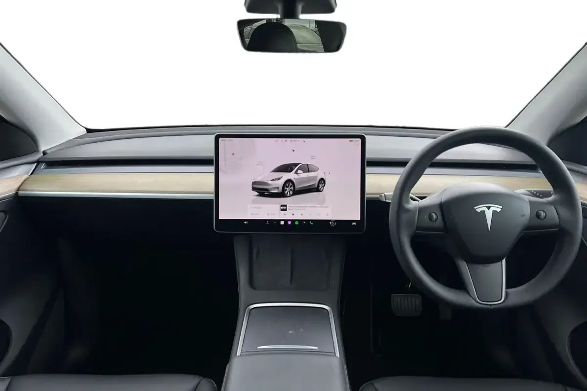 Begagnad Tesla Model Y RWD 219 kW (299 HK) 2023 Vit SUV