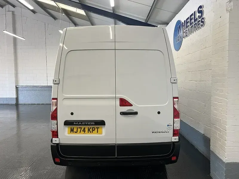 Used Renault Master 135 HP (99 kW) 2024 White Van