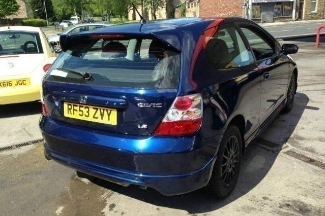 Begagnad Honda Civic 2003 Halvkombi