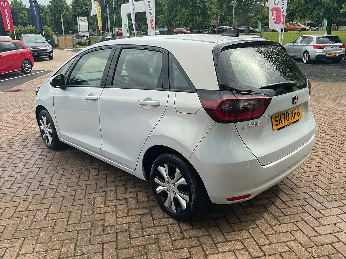 Used Honda Jazz Hybrid 109 HP (80 kW) 2020 White Hatchback