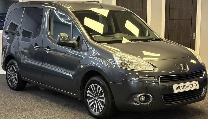 Begagnad Peugeot TePee S 92 HK (67 kW) 2014 Grå Minibuss