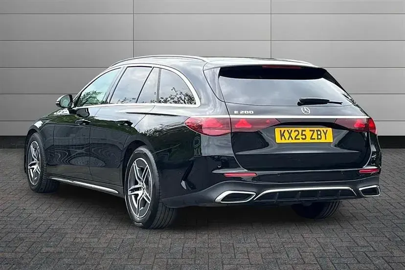 Usado Mercedes E200 AMG line 204 HP (150 kW) 2025 Preto Carrinha