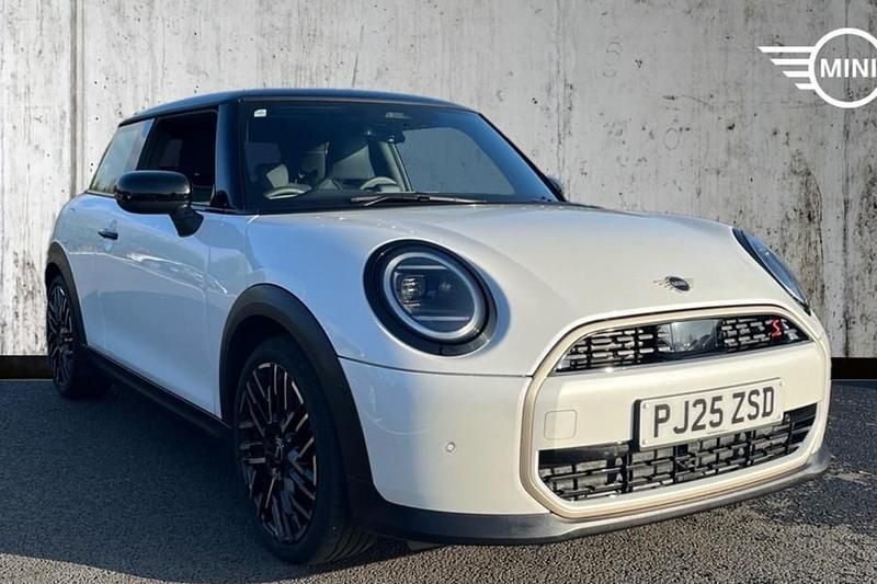 Used 2025 Mini Cooper Exclusive Hatchback | £27,399 (A bit pricey) - Image 1/1