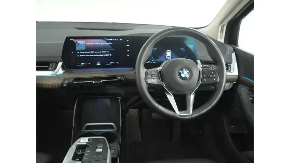 Used BMW 223 Active Tourer Luxury Line 215 HP (158 kW) 2023 White MPV