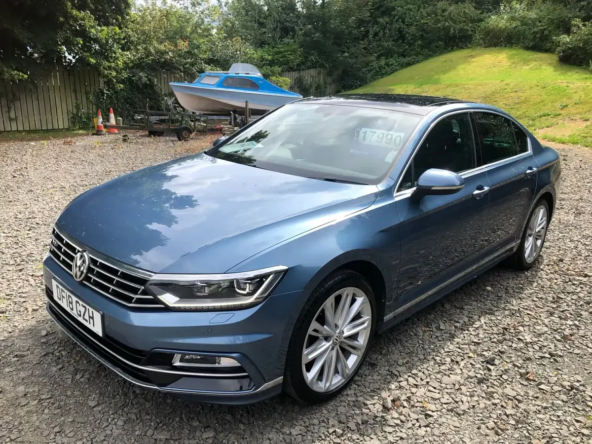 Used VW Passat R-line 150 HP (110 kW) 2018 Blue Sedan