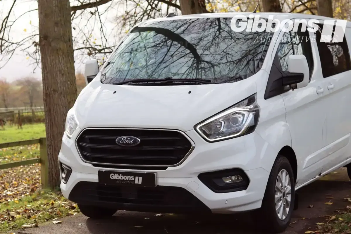 Begagnad Ford Transit Custom Limited 130 HK (95 kW) 2022 Vit Van