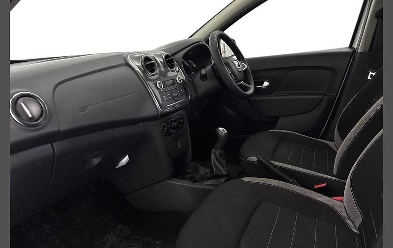 Used Dacia Sandero Essentiel 73 HP (53 kW) 2019 White SUV