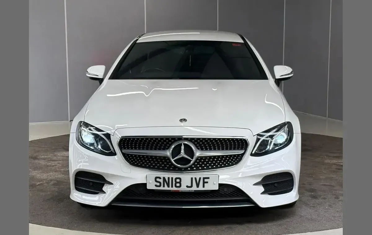Usado Mercedes E220 AMG line 191 HP (140 kW) 2018 Branco Coupé