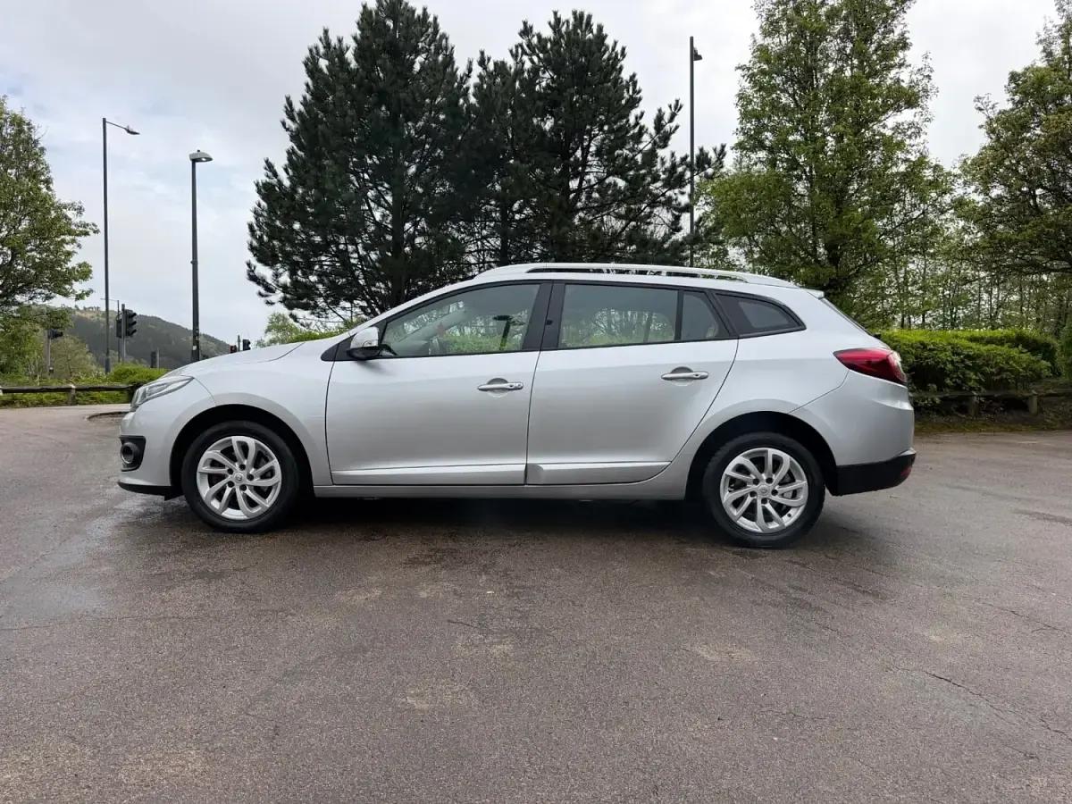 Usado Renault Mégane GrandTour Dynamique 2015 Prateado Carrinha