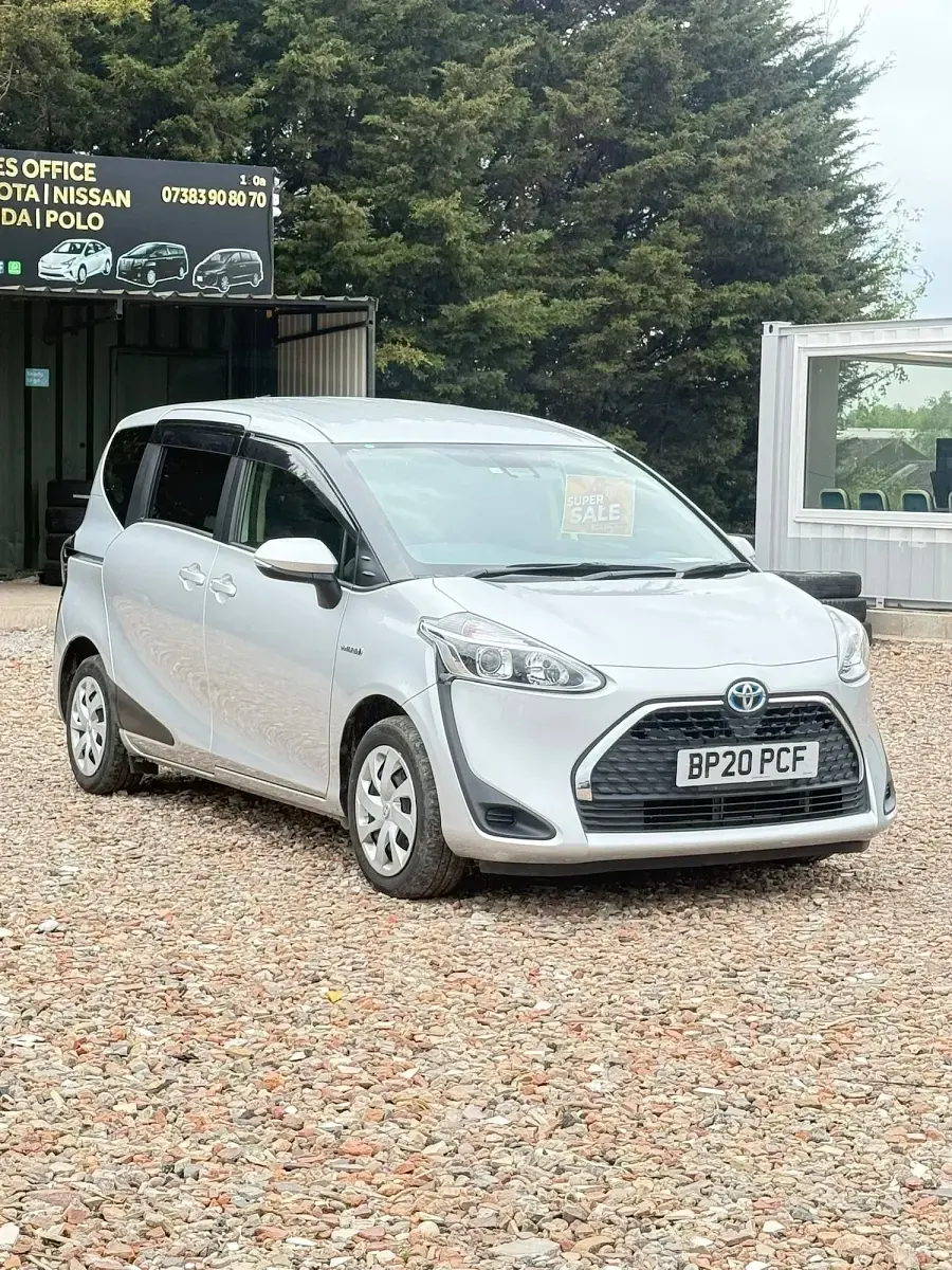 Used Toyota Sienta 101 HP (74 kW) 2020 Silver MPV