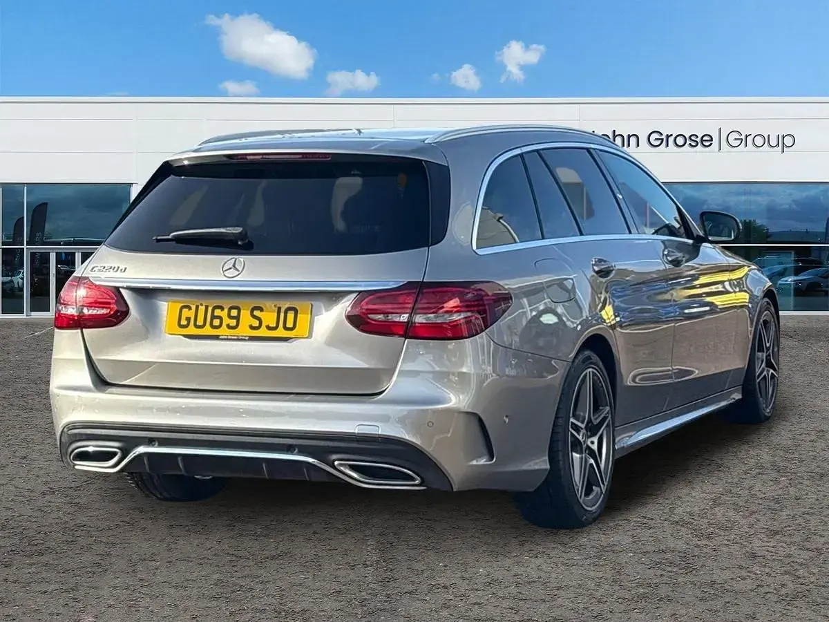 Usado Mercedes C220 AMG line 2019 Prateado Carrinha