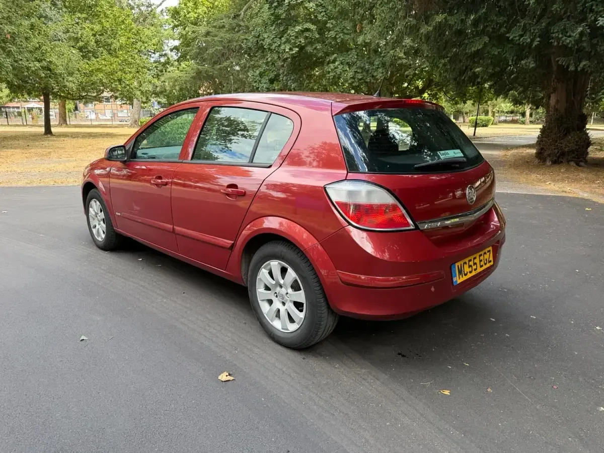 Used Vauxhall Astra Club 90 HP (66 kW) 2006 Red Hatchback