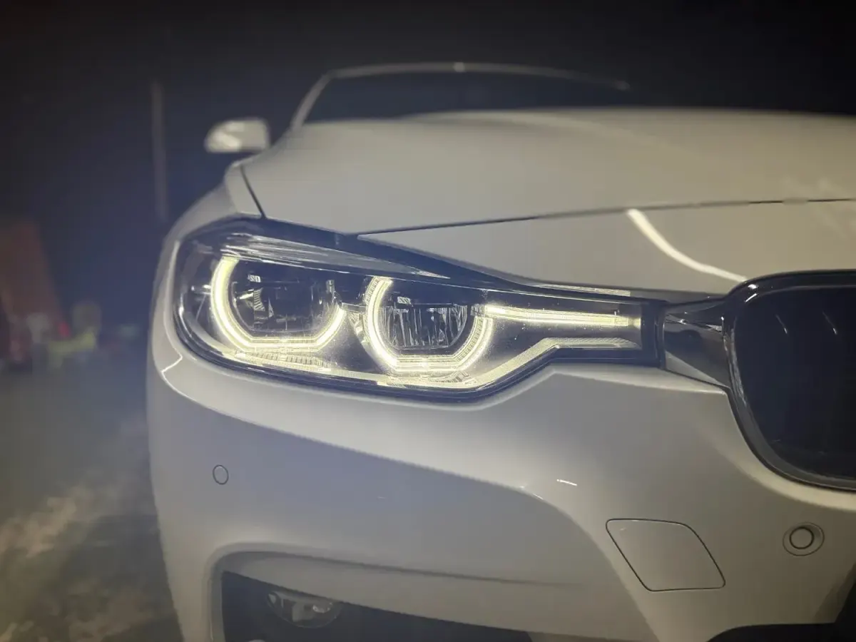 Begagnad BMW 330e M Sport 2017 Vit Sedan