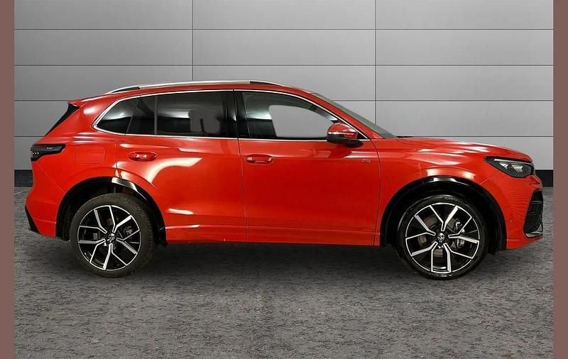 Used VW Tiguan R-line 150 HP (110 kW) 2025 Red SUV