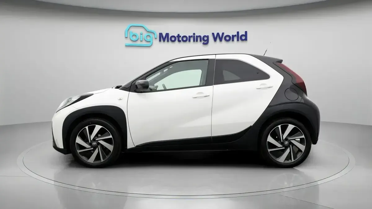 Used Toyota Aygo X 72 HP (52 kW) 2023 White SUV