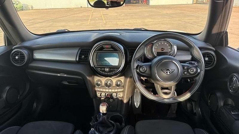 Used Mini Cooper Hatch 136 HP (100 kW) 2019 Blue Hatchback