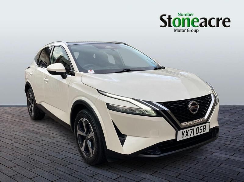 White Used 2021 Nissan Qashqai S SUV | £16,440 (A bit pricey) - Image 1/4