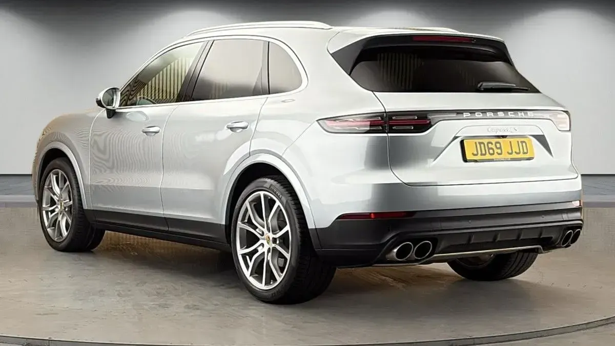 Used Porsche Cayenne 440 HP (323 kW) 2019 Dolomite silver SUV