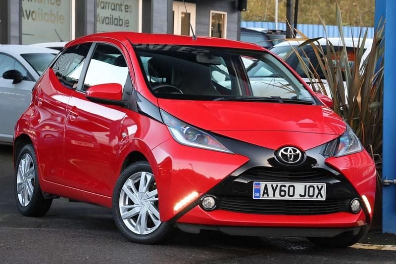 Red Used 2015 Toyota Aygo x-press Hatchback | £6,291 (Fair price) - Image 1/4