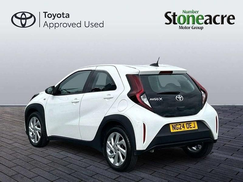 Used Toyota Aygo X PURE 72 HP (52 kW) 2024 White SUV