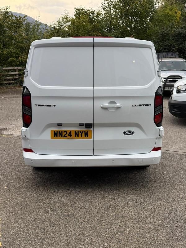 Begagnad Ford Transit Custom Limited 2024 Vit Van
