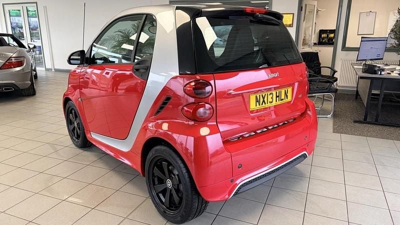 Used Smart ForTwo Coupé Passion 54 HP (39 kW) 2013 Red Coupe