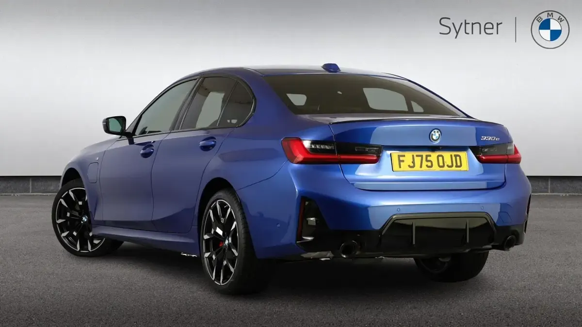 Begagnad BMW 330e M Sport 288 HK (211 kW) 2026 Blå