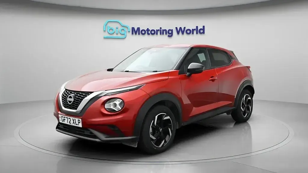 Usado Nissan Juke N-Connecta 114 HP (83 kW) 2022 Vermelho SUV