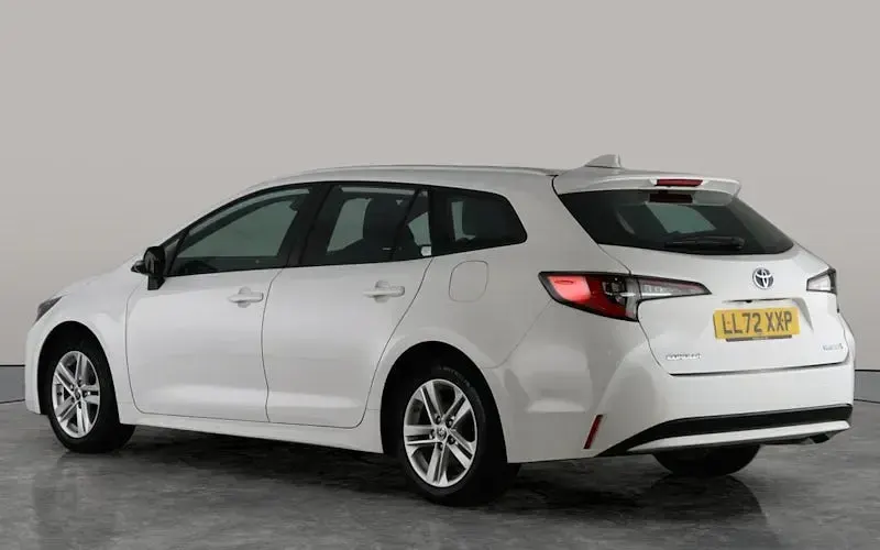 Used Toyota Corolla 140 HP (102 kW) 2022 White Estate