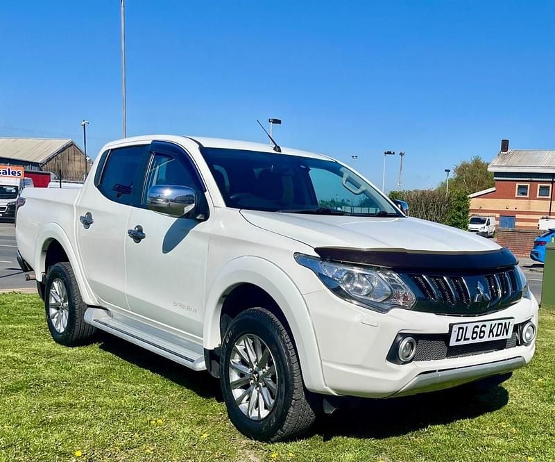 Used Mitsubishi L200 2016 White Pickup