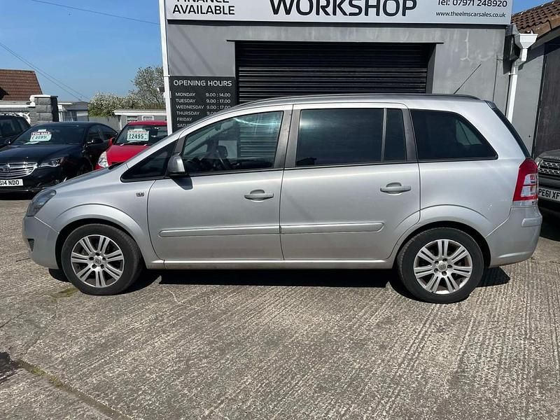 Second-hand Vauxhall Zafira 110 CP (80 kW) 2012 Argintiu Monovolum