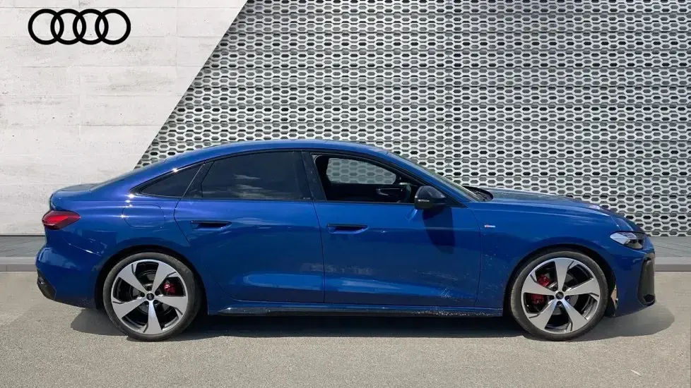 Used Audi A5 Sportback Advanced 204 HP (150 kW) 2025 Blue Hatchback