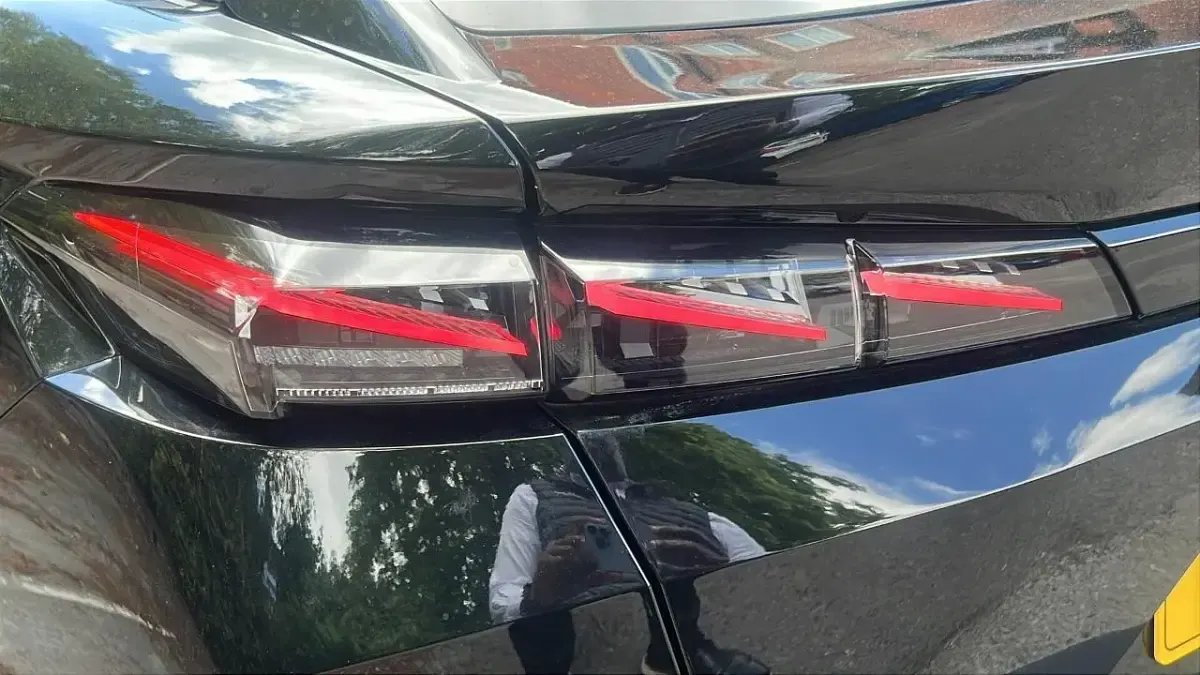Usado Peugeot 408 GT 134 CV (98 kW) 2025 Negro SUV