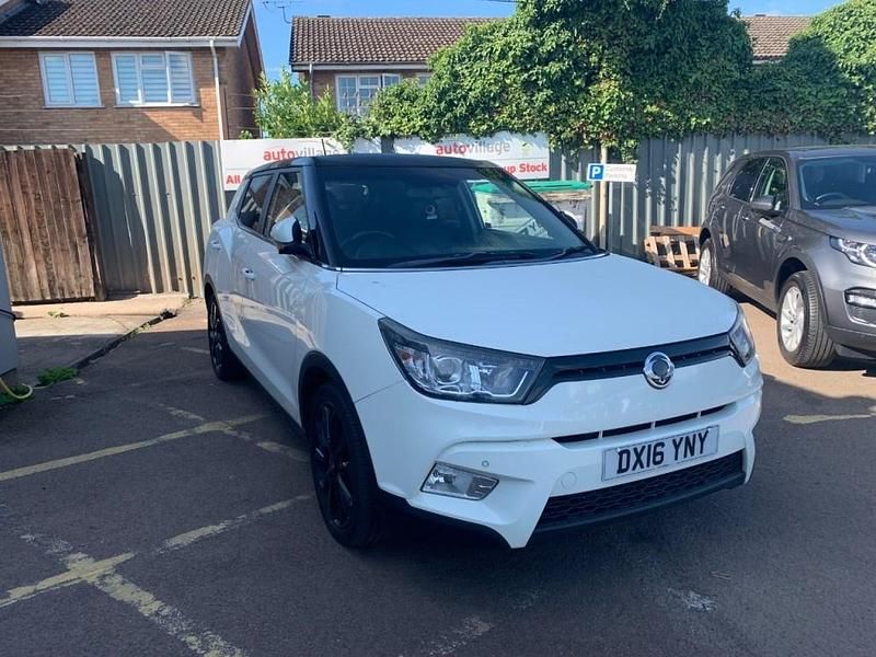 Grand white Used 2016 Ssangyong Tivoli Hatchback | £6,990 (Fair price) - Image 1/4