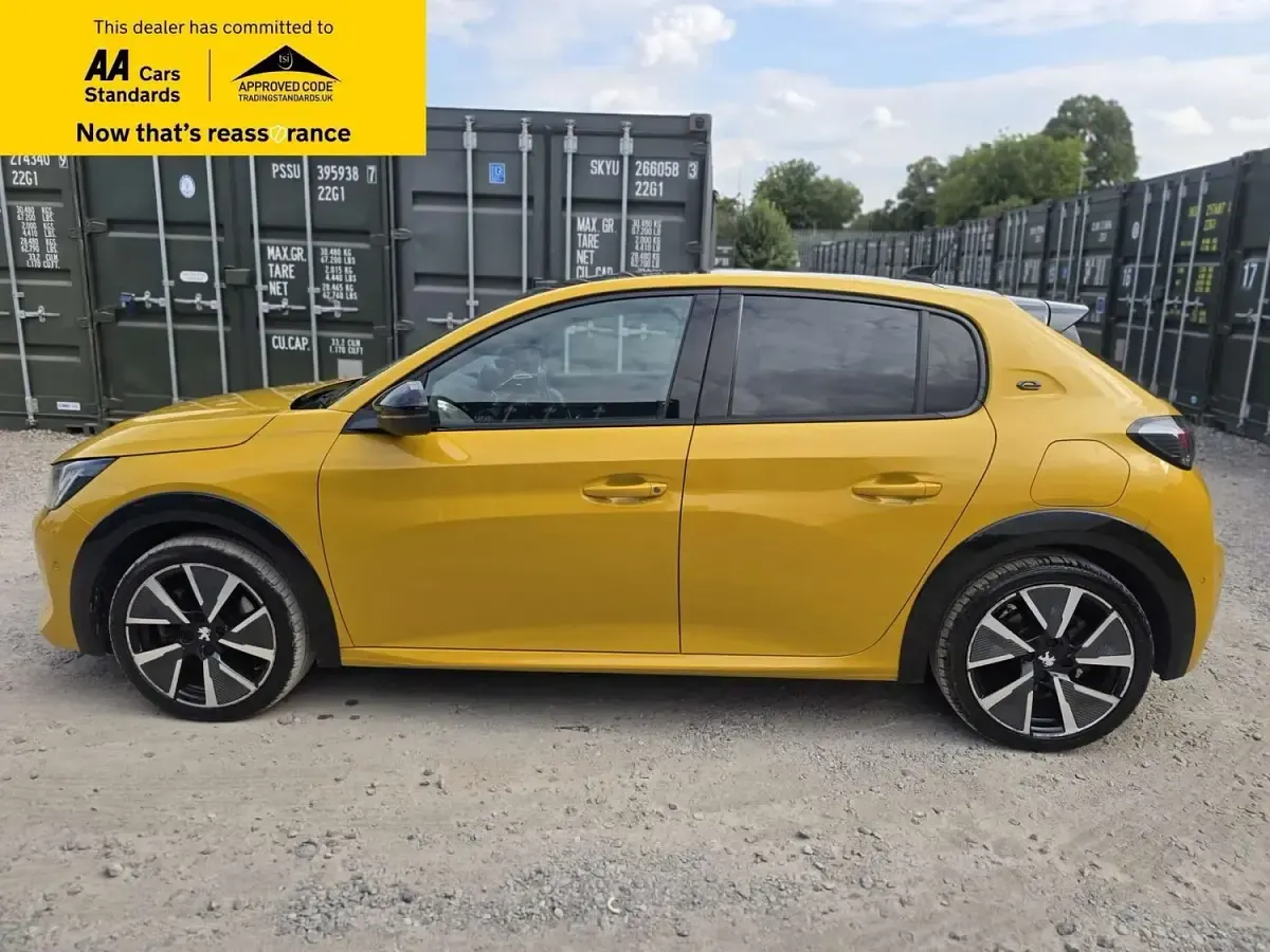Used Peugeot e-208 GT 100 kW (136 HP) 2021 Yellow Hatchback