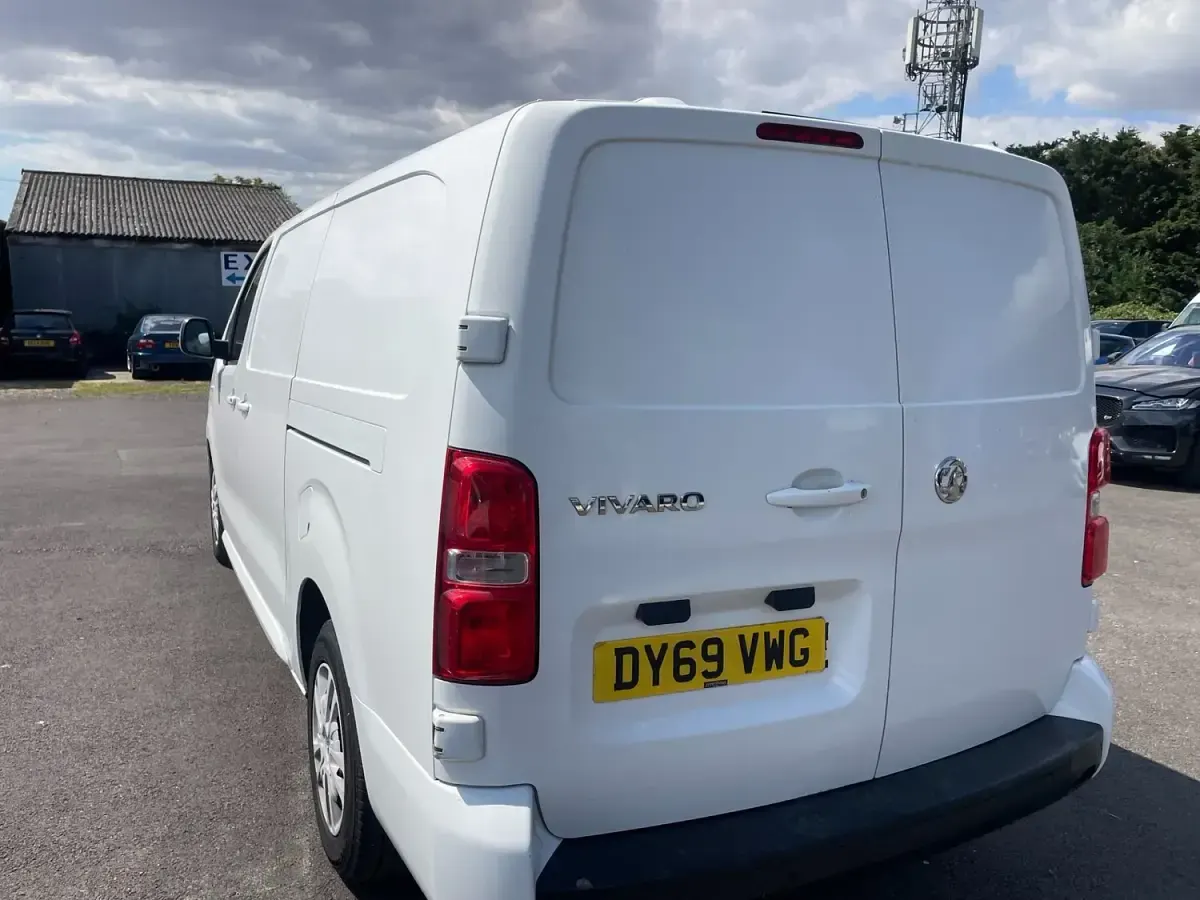 Used Vauxhall Vivaro Sportive 100 HP (73 kW) 2019 White MPV