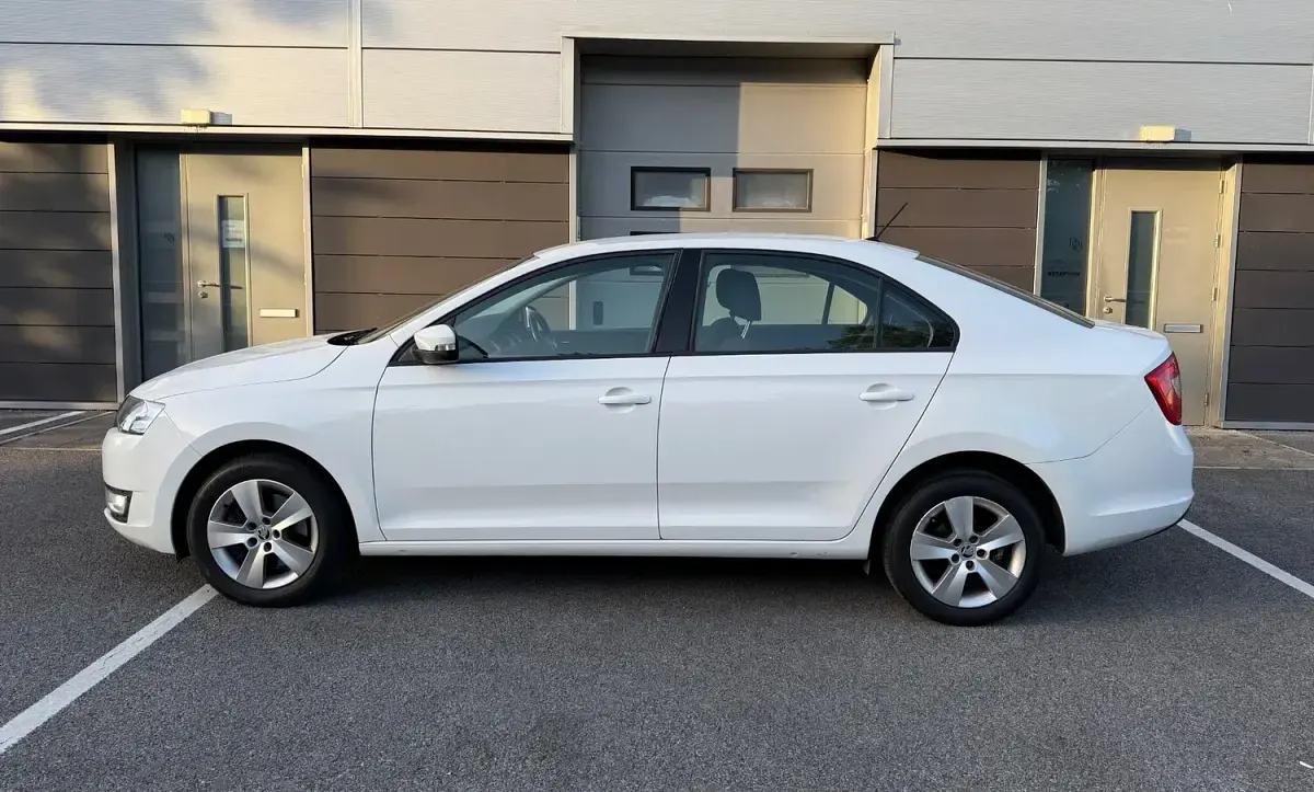 Used Skoda Rapid SE 115 HP (84 kW) 2016 White Hatchback