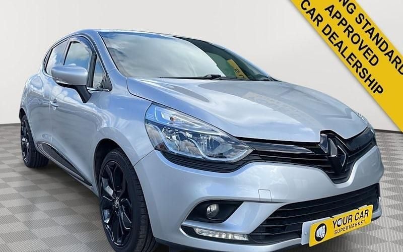 Używany Renault Clio IV Iconic 90 KM (66 kW) 2019 Srebrny Hatchback