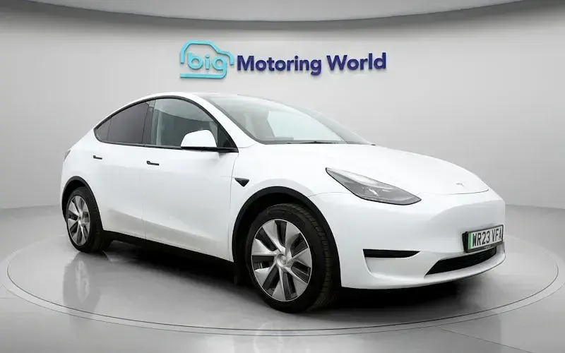 Begagnad Tesla Model Y RWD 219 kW (299 HK) 2023 Vit SUV