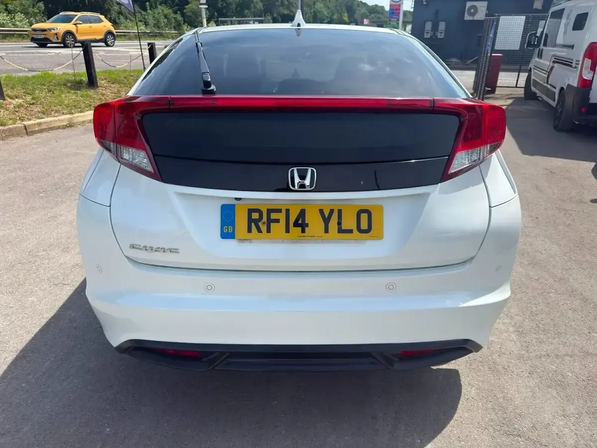 Used Honda Civic SR 2014 White Hatchback