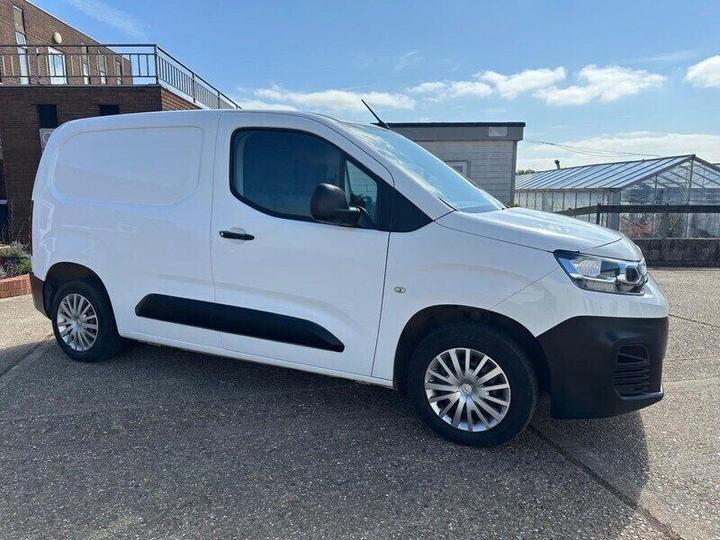 White Used 2019 Citroën Berlingo MPV | £8,200 - Image 1/4