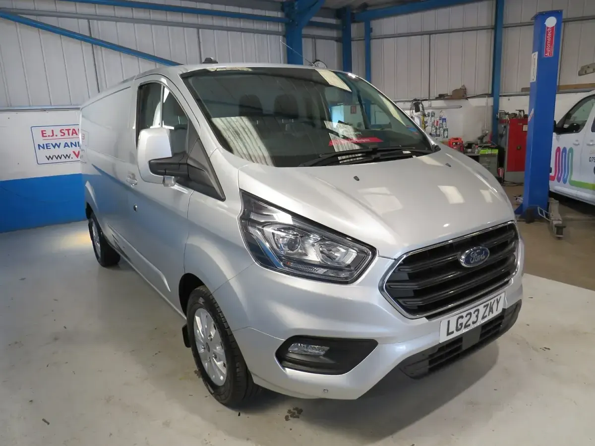 Used Ford Transit Custom Limited 130 HP (95 kW) 2023 Silver Van