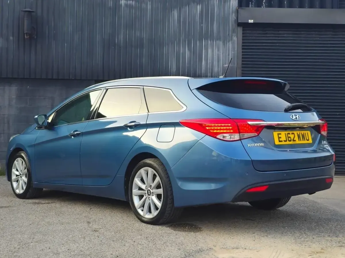 Used Hyundai i40 Style 136 HP (100 kW) 2012 Blue Estate
