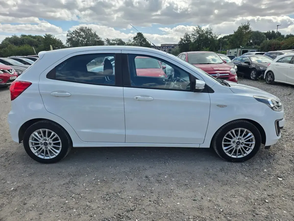 Used Ford Ka Plus Zetec 85 HP (62 kW) 2018 White Hatchback