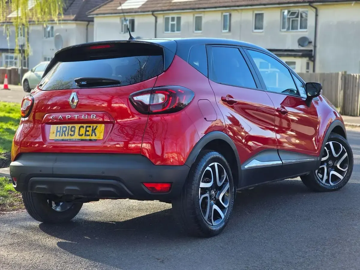 Used Renault Captur Iconic 115 HP (84 kW) 2019 Red/black SUV