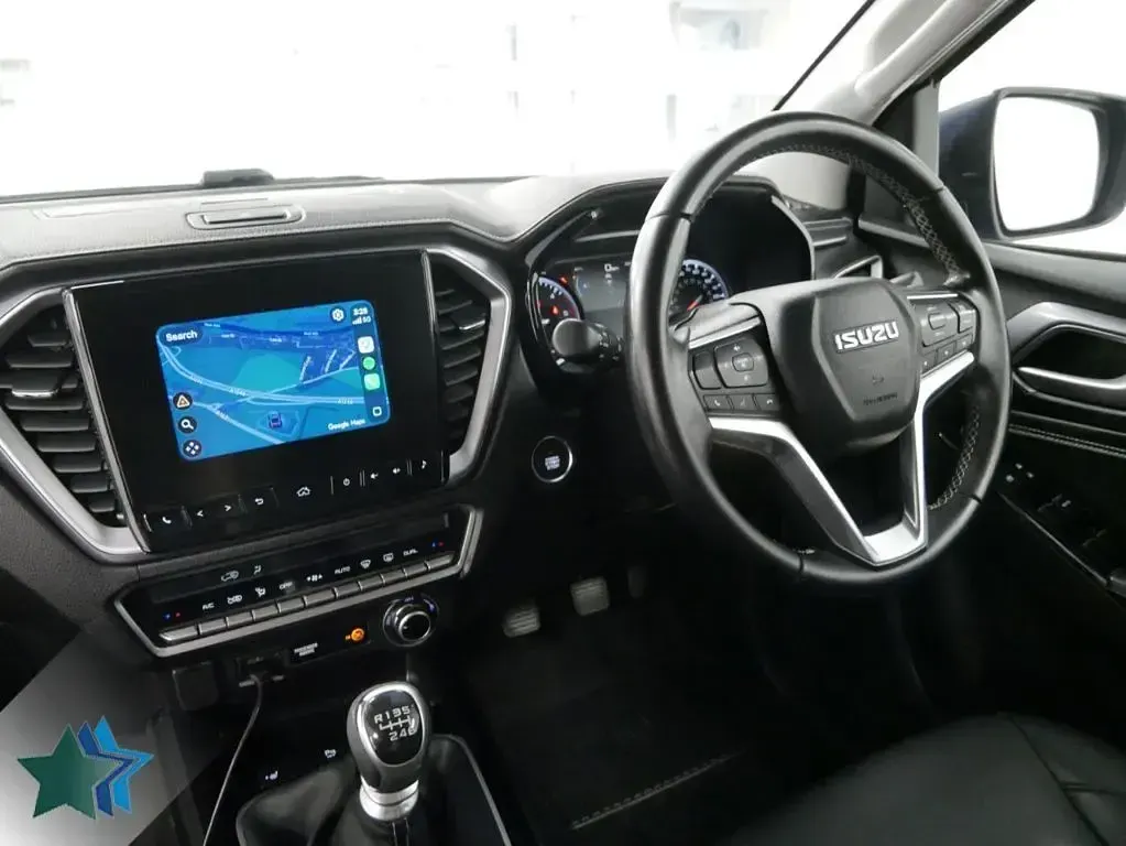 Used Isuzu D-Max 162 HP (119 kW) 2023 Blue Pickup