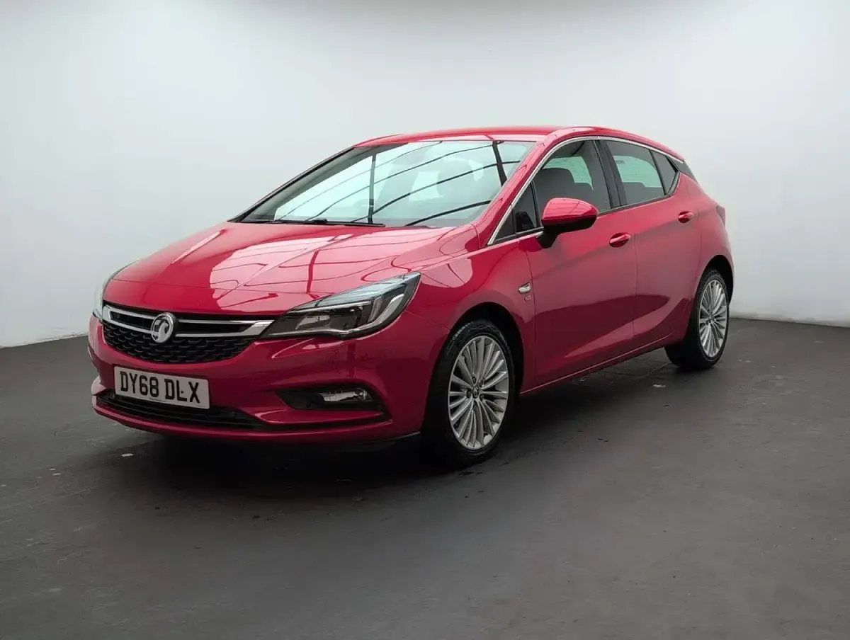Used Vauxhall Astra Elite 200 HP (147 kW) 2018 Red Hatchback