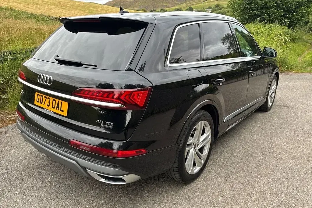 Used Audi Q7 S-Line 231 HP (169 kW) 2024 Black SUV