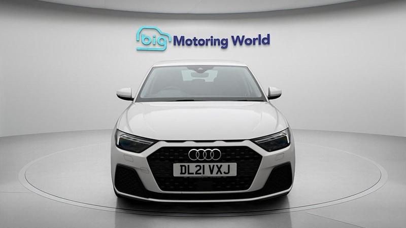 Used Audi A1 Sportback 95 HP (69 kW) 2021 White Hatchback