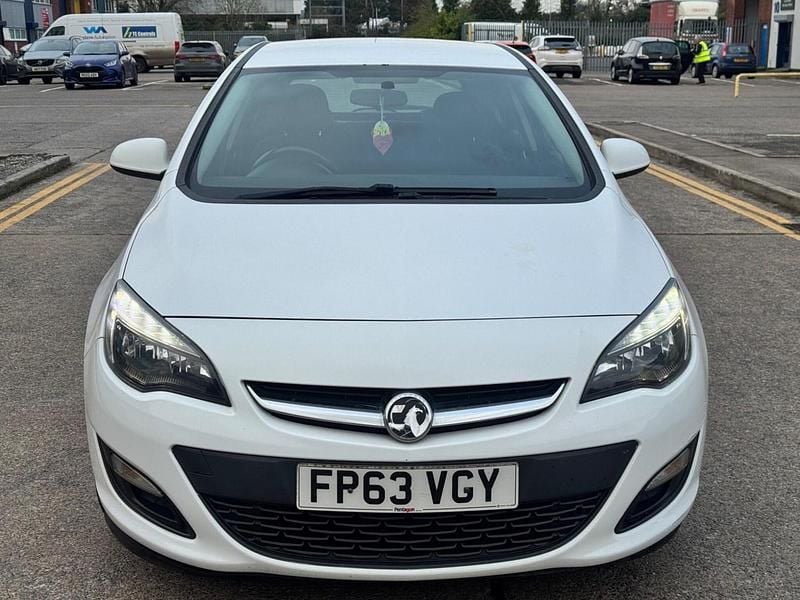 Used Vauxhall Astra 2013 White Hatchback